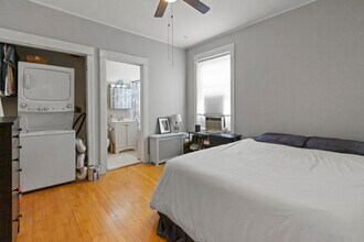 433 W Wellington Ave, Unit 2S in Chicago, IL - Foto de edificio - Building Photo
