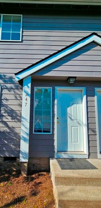 247 25th St NE in Salem, OR - Building Photo