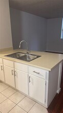 2401 Riverside Dr in Coral Springs, FL - Building Photo - Building Photo