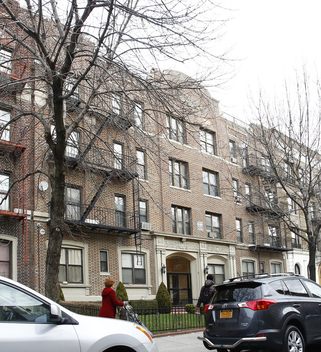 271 Parkside Ave in Brooklyn, NY - Building Photo