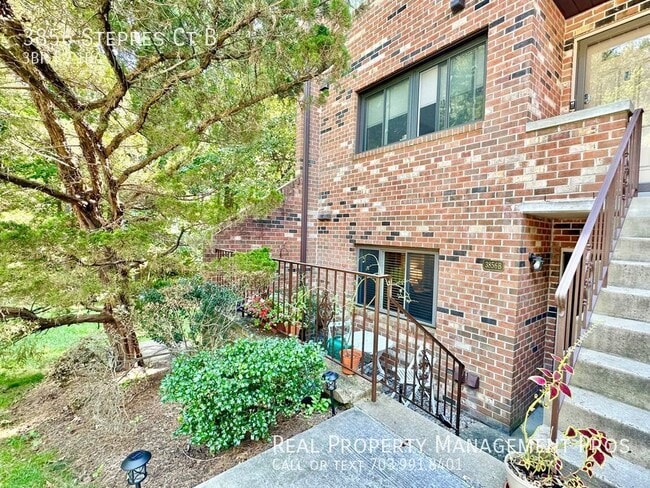 3856 Steppes Ct in Falls Church, VA - Building Photo - Building Photo
