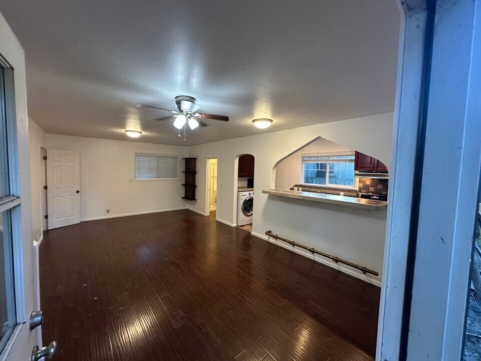 19921 Forest Park Dr NE, Unit Back house in Shoreline, WA - Building Photo