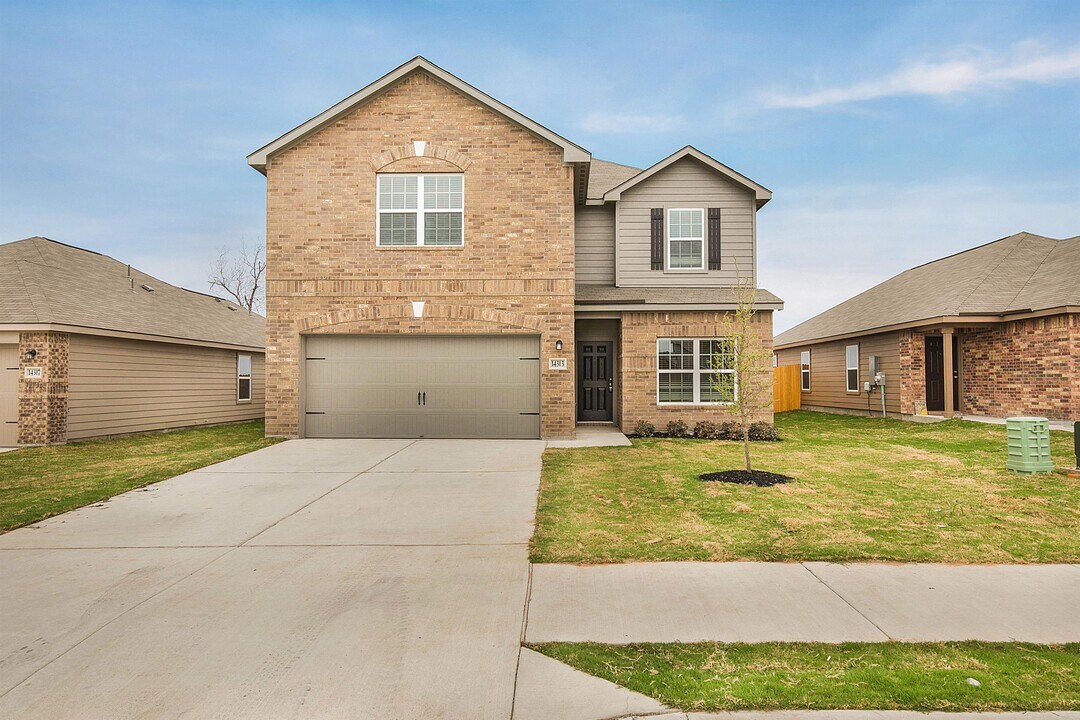 14313 Boomtown Way in Elgin, TX - Building Photo