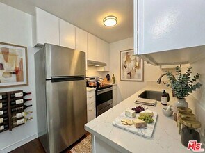 5805 W 8th St in Los Angeles, CA - Foto de edificio - Building Photo