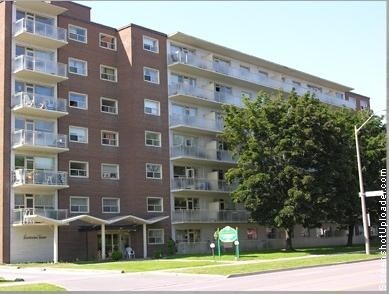 Lawrenview Towers in Toronto, ON - Building Photo - Building Photo