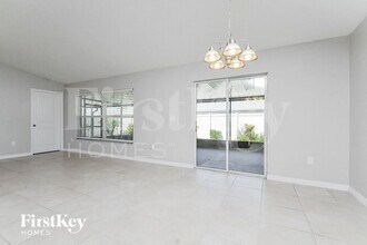 256 Cascade Bend Dr in Ruskin, FL - Foto de edificio - Building Photo