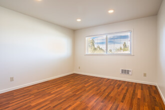 Quarryridge Apartments in Oakland, CA - Foto de edificio - Interior Photo