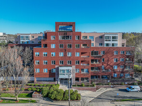 Waterbridge Condominium in Watertown, MA - Foto de edificio - Building Photo