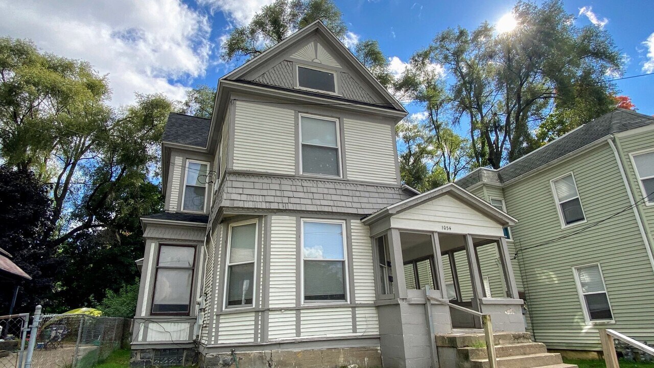 1054 Lafayette Ave SE in Grand Rapids, MI - Building Photo