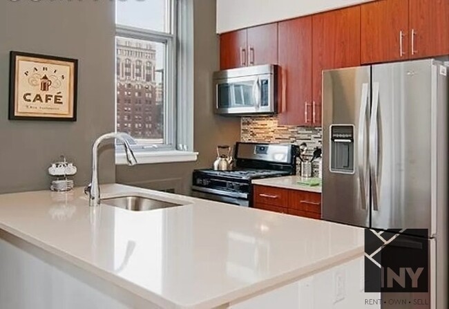 124 W 21st St, Unit 1502 in New York, NY - Building Photo - Building Photo
