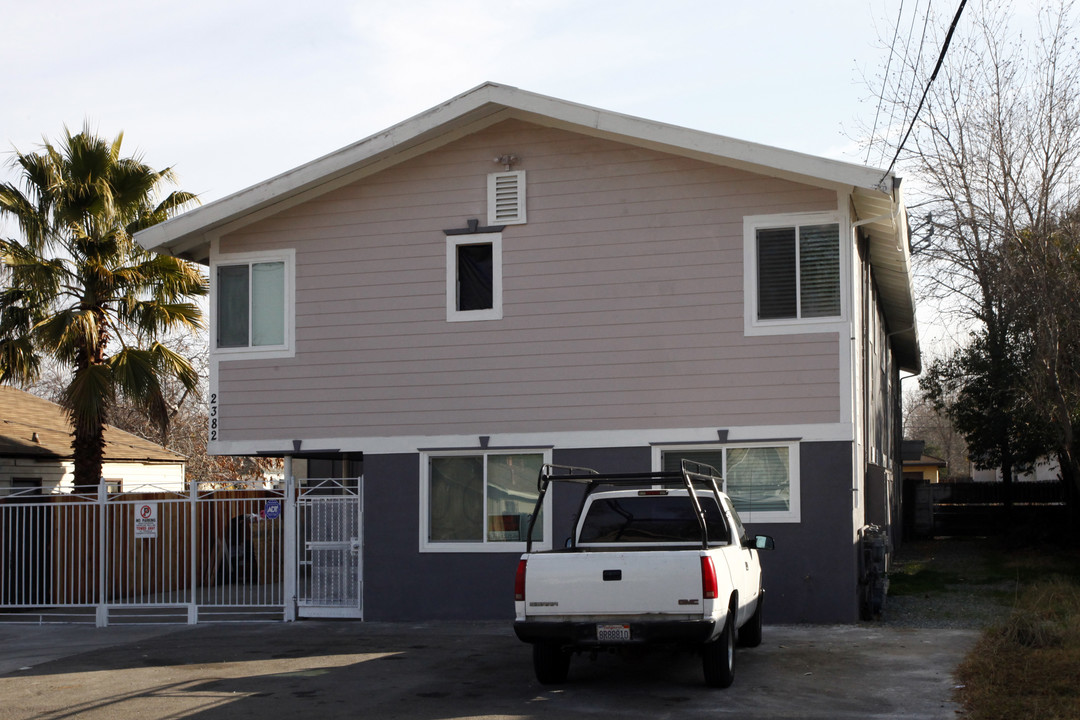 2382 Boxwood St in Sacramento, CA - Foto de edificio