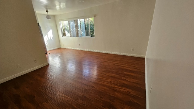 933 S Gramercy Dr in Los Angeles, CA - Building Photo - Building Photo