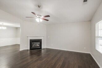 8145 Rosberg Ln in Charlotte, NC - Foto de edificio - Building Photo