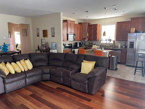 930 Meadow Glade Dr in Ruskin, FL - Building Photo - Building Photo
