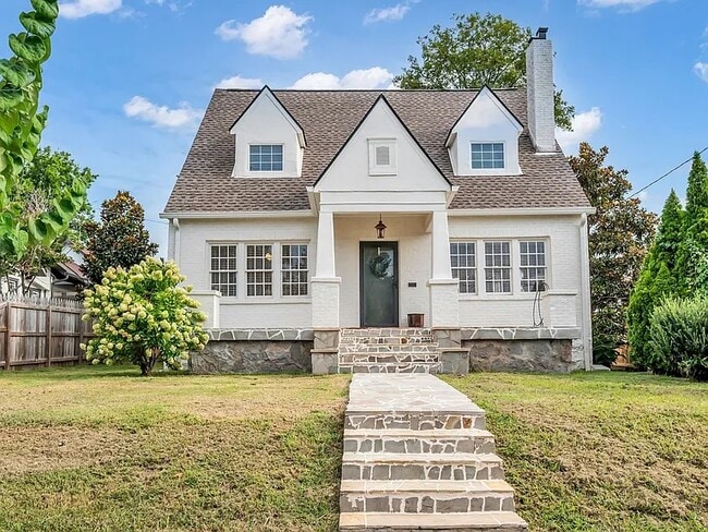 property at 1514 Sweetbriar Ave