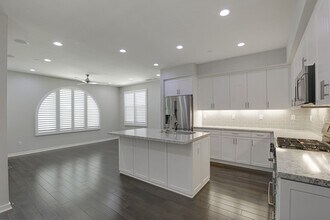 75 Evening Sun in Irvine, CA - Foto de edificio - Building Photo