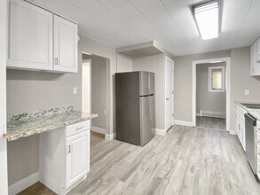 104 S Beechtree St in Grand Haven, MI - Building Photo - Building Photo