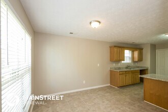 9535 Lakeview Rd in Union City, GA - Building Photo - Building Photo