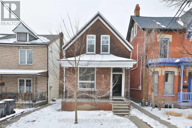108 Robert St