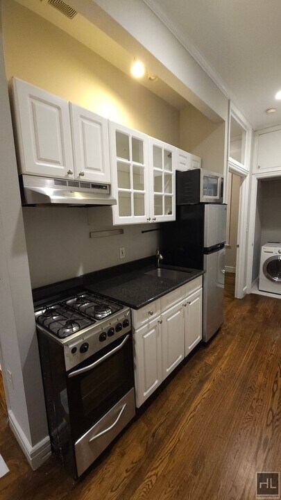 East 18th Street in New York, NY - Building Photo
