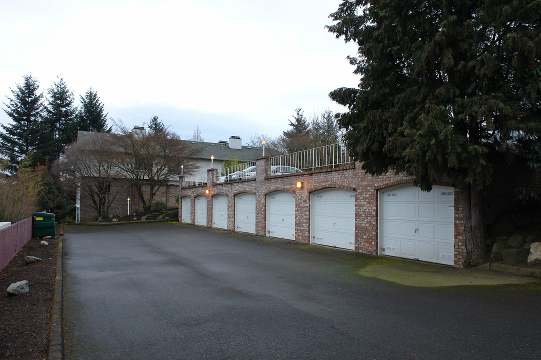 Halsey Plaza in Portland, OR - Building Photo