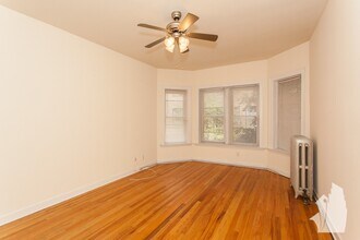 3916 N Pine Grove Ave, Unit 3W in Chicago, IL - Building Photo - Building Photo