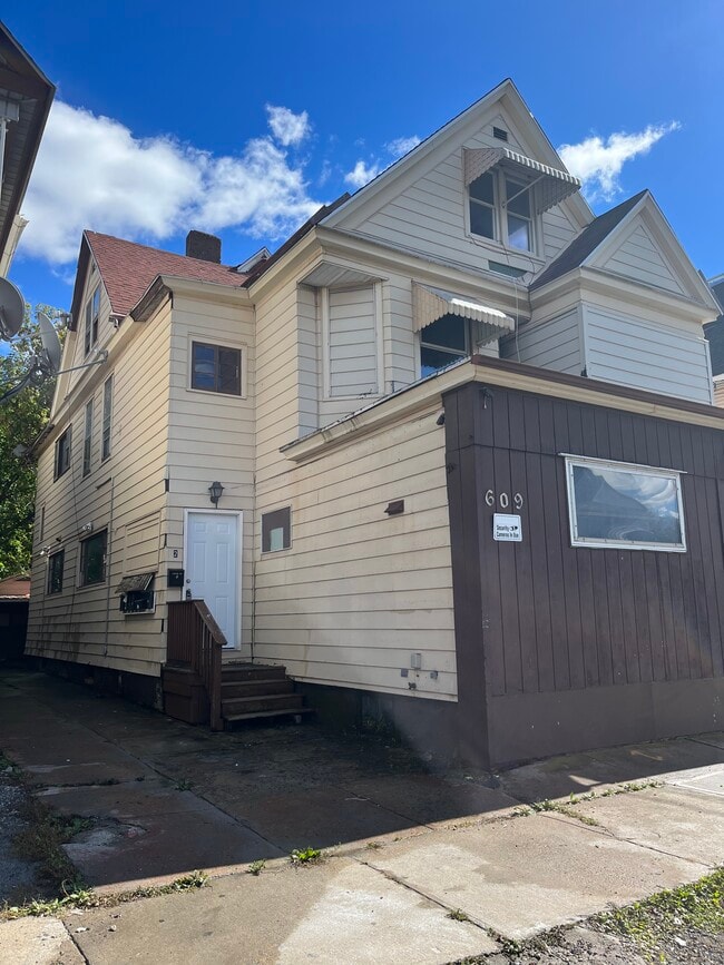 609 Mohawk St Rentals in Utica, NY