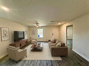 2718 Bermuda in San Antonio, TX - Foto de edificio - Building Photo