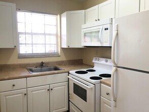 1820 NE 56th St-Unit -2 in Fort Lauderdale, FL - Building Photo - Building Photo