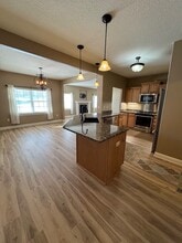 1815 Woodland Way in Slinger, WI - Foto de edificio - Building Photo