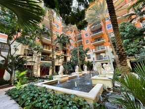 100 Andalusia Ave in Coral Gables, FL - Foto de edificio - Building Photo