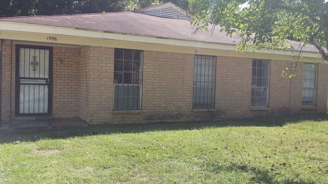 property at 1996 Goldbrier Ln