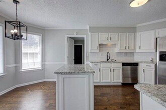 6479 Stone Lake Dr in Bartlett, TN - Building Photo - Building Photo