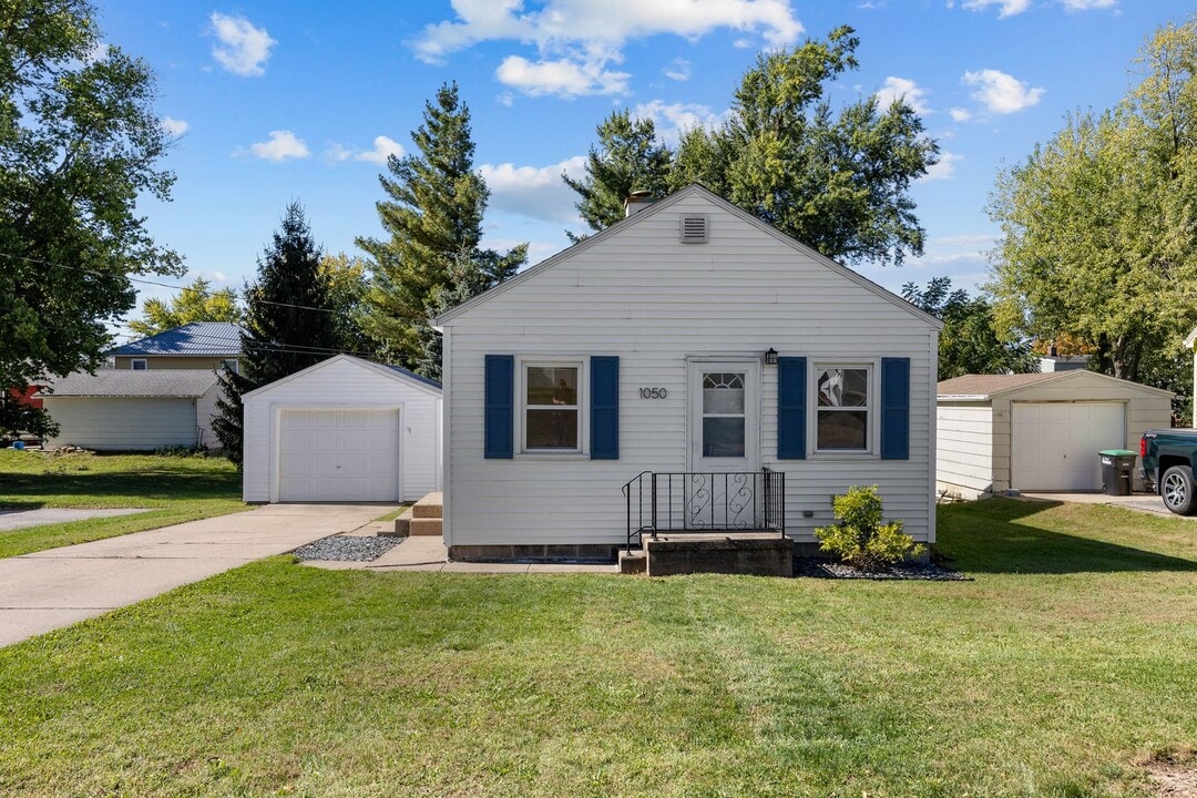1050 5th St in Marion, IA - Building Photo