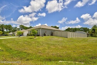 999 Commerce Rd SE in Palm Bay, FL - Building Photo - Building Photo