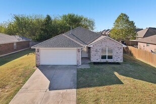 1216 Fourth St in Noble, OK - Building Photo