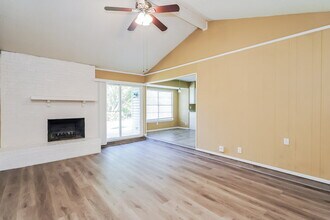 6029 Dustin Dr in Watauga, TX - Foto de edificio - Building Photo