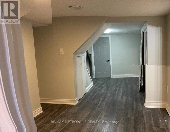 26 Lansbury Dr in Toronto, ON - Building Photo - Building Photo