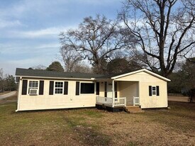 721 Litchfield Ln in Bonneau, SC - Building Photo