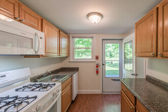 Kent Farm Apartments in East Providence, RI - Foto de edificio - Interior Photo