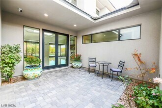 2 Sugarberry Ln in Las Vegas, NV - Building Photo - Building Photo