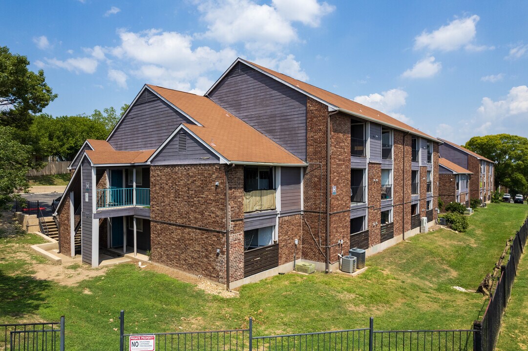 Silverado Condominiums in Austin, TX - Building Photo