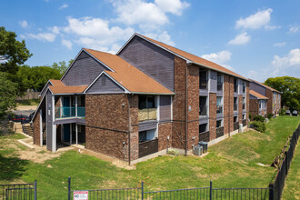 Silverado Condominiums in Austin, TX - Building Photo - Primary Photo