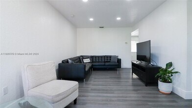 15330 SW 134th Pl in Miami, FL - Building Photo - Building Photo