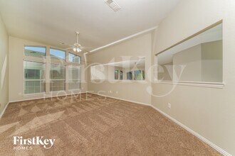 500 Crystal Falls Dr in McKinney, TX - Foto de edificio - Building Photo