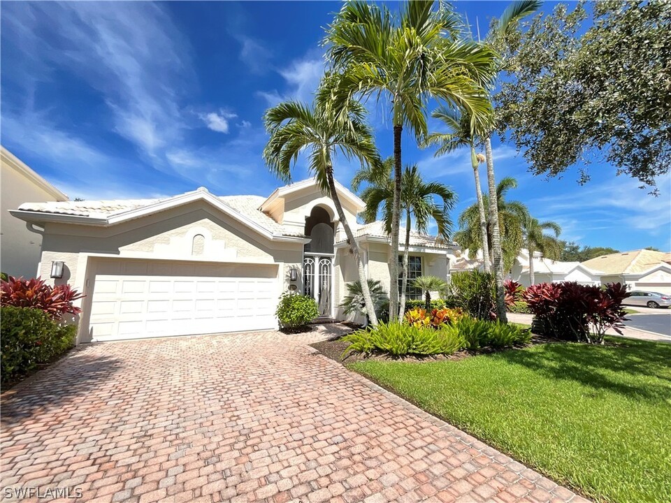 1709 Marsh Run in Naples, FL - Foto de edificio