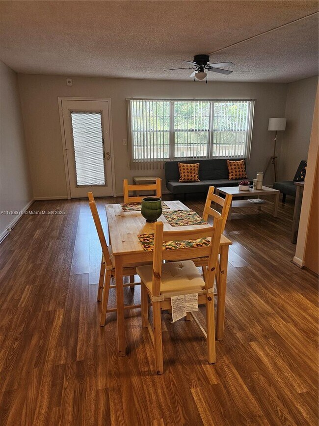 2905 Victoria Pl in Coconut Creek, FL - Building Photo - Building Photo