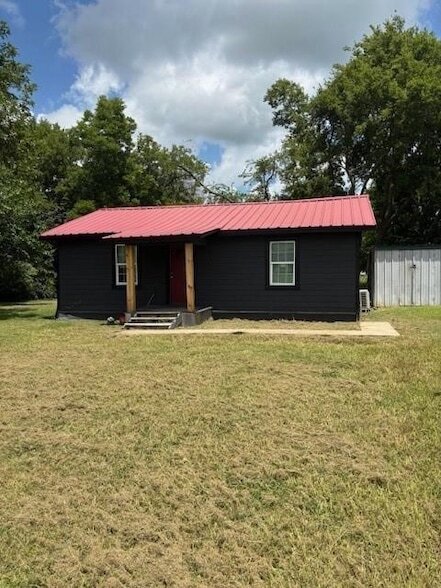 324 Dewey St in Deport, TX - Foto de edificio