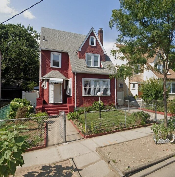 214-19 Hollis Ave in Queens, NY - Building Photo