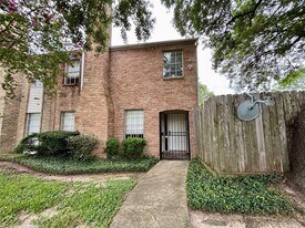 8712 Wilcrest Dr in Houston, TX - Building Photo